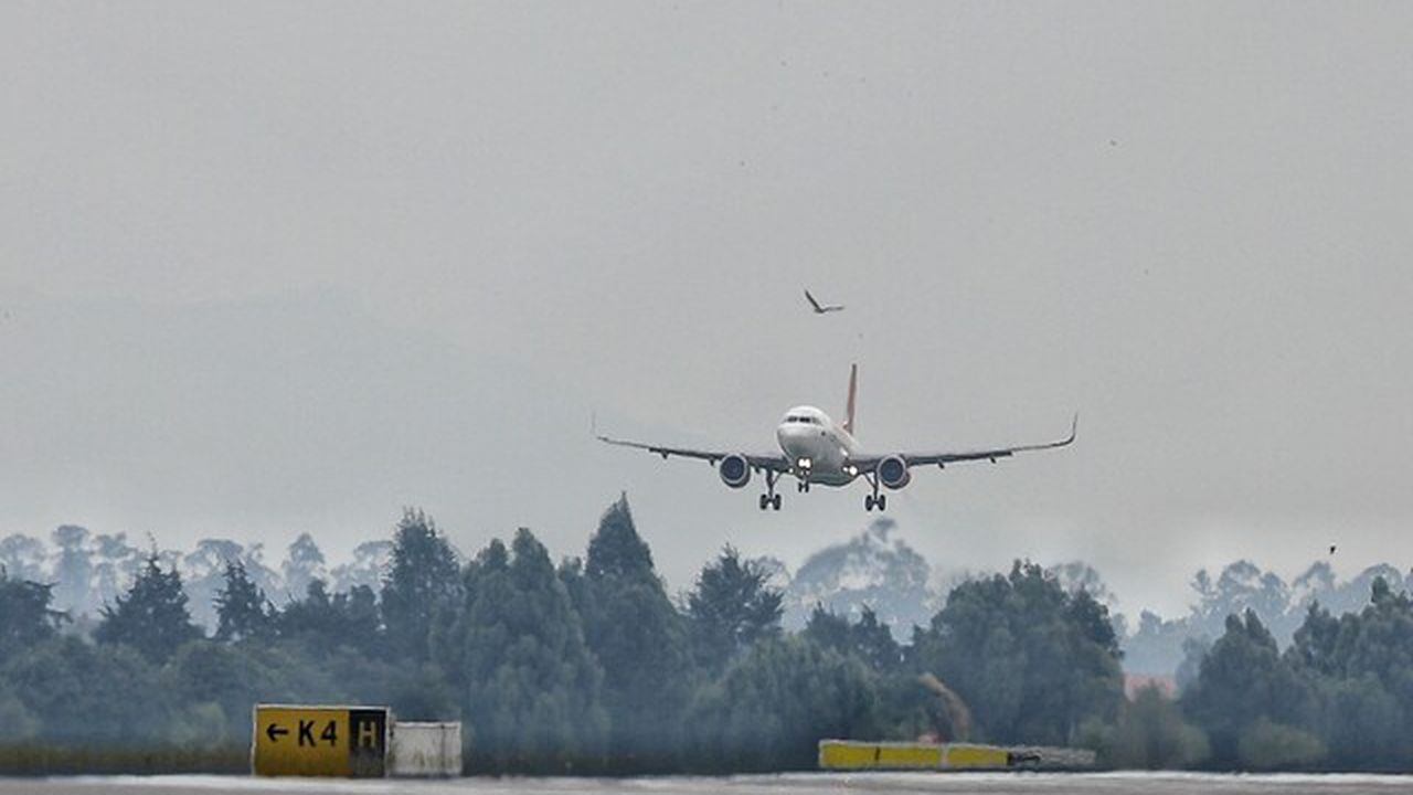 Aerocivil anunció medidas para contrarrestar el cierre en la vía Bogotá-Villavicencio.