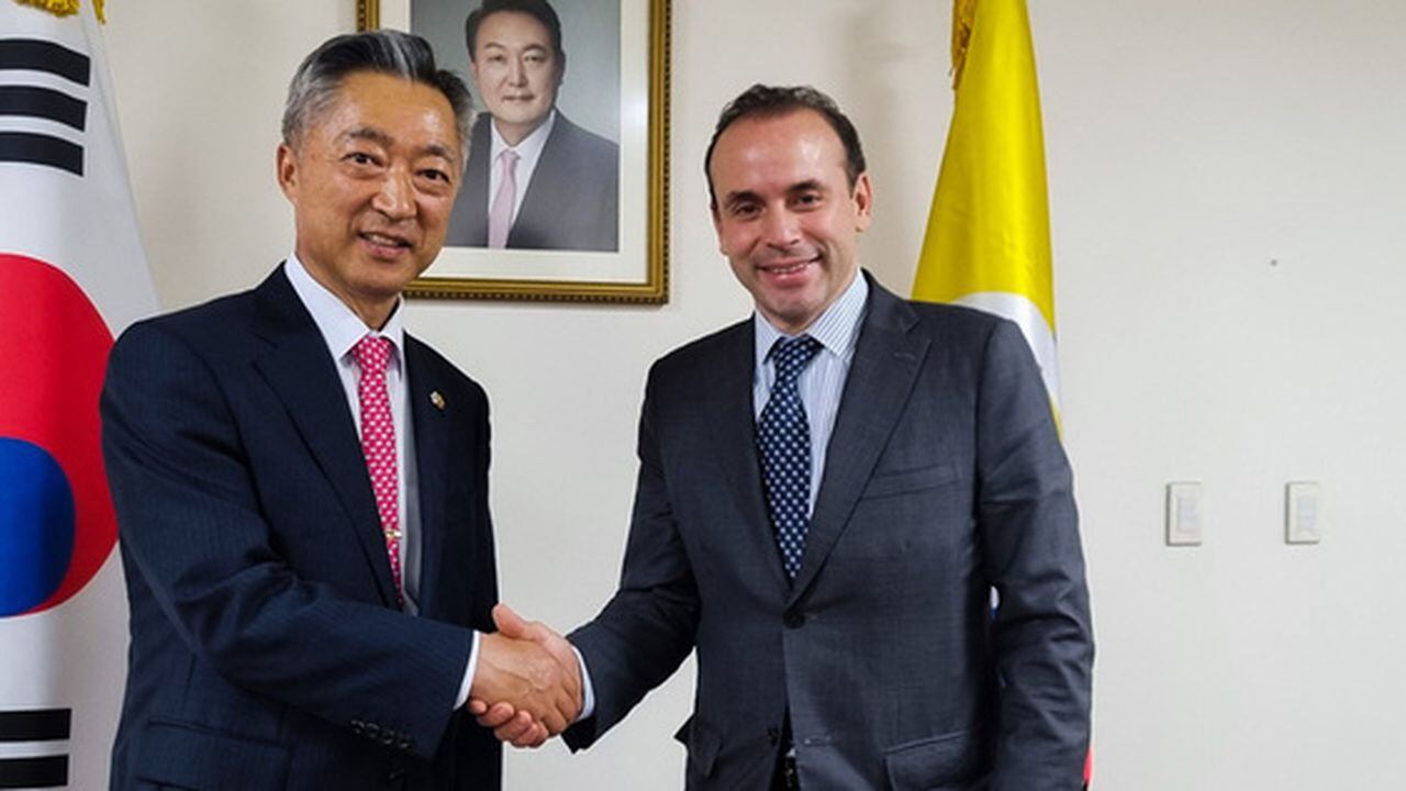 El alcalde de Cali, Alejandro Eder tuvo un encuentro con el embajador de Corea en Colombia, Lee WangKeun, en Bogotá,