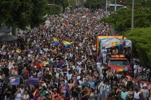 Cientos de personas participaron de la marcha del orgullo Lgbtiq+ en Cali este domingo 3 de julio de 2022.