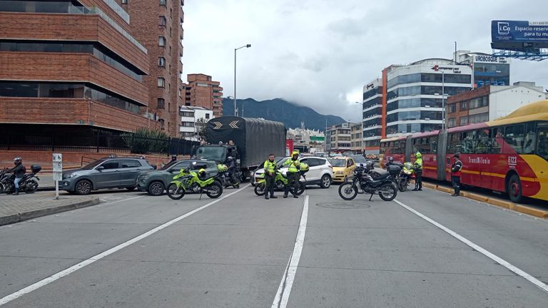 Cierre calle 26 por manifestaciones: Redes Tránsito Bogotá.