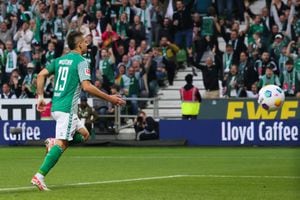Rafael Santos Borré y su primer gol con Werder Bremen.