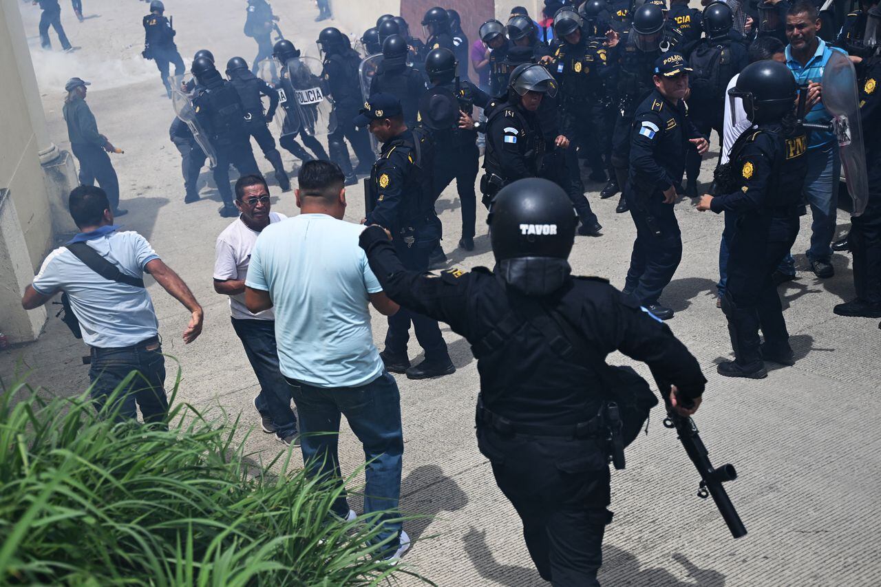 Los hechos ocurrieron en San José del Golfo, en la periferia nororiental de la capital, donde se suspendió la votación, así como en San Martín Zapotitlán, al sur de Ciudad de Guatemala, según informó el ente electoral.