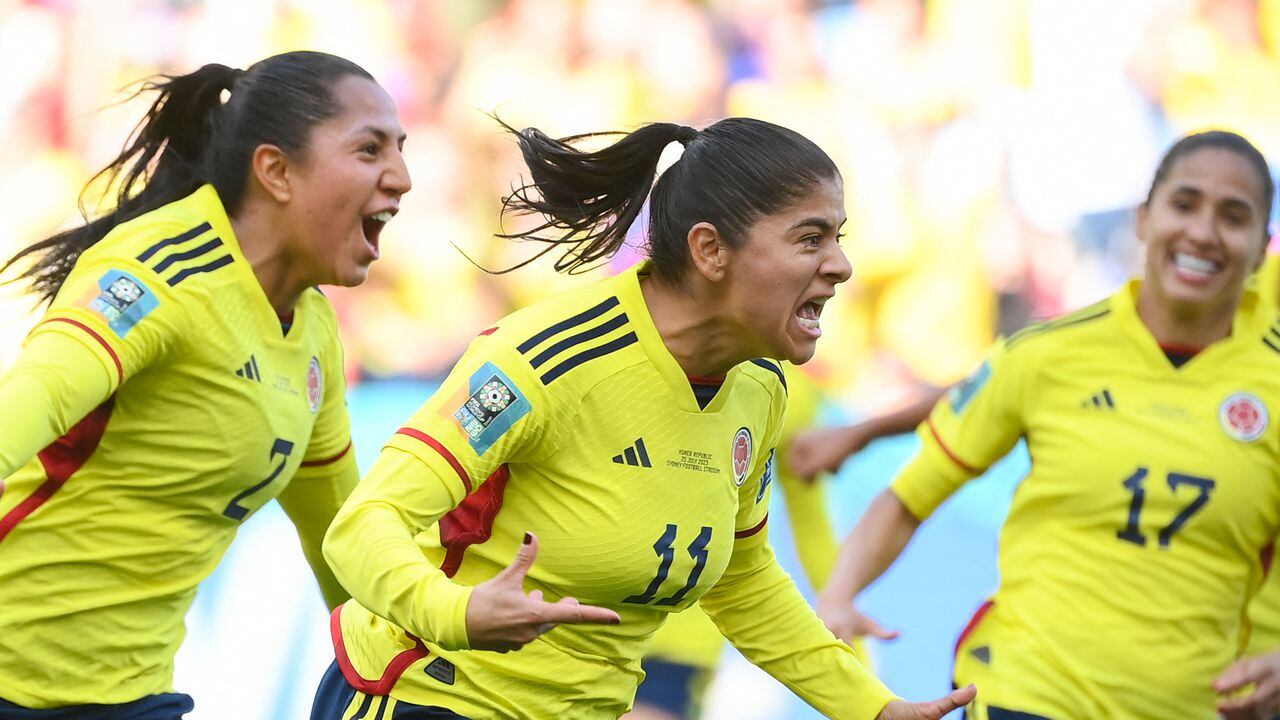 Catalina Usme festeja el gol de tiro penal que le anotó a Corea del Sur, en el Mundial femenino 2023.