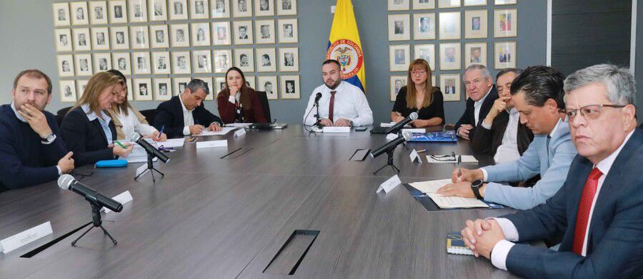 Con presencia del Ministerio de Trabajo, la Dimayor, Federación Colombiana de Fútbol Y Acolfutpro se adelantó un nuevo diálogo para mejorar las condiciones de las y los futbolistas del país.