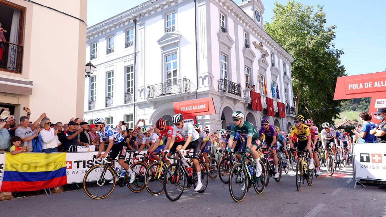 POLA-DE-ALLANDE, SPAIN - SEPTEMBER 14: (L-R) Remco Evenepoel of Belgium and Team Soudal - Quick Step - Polka dot Mountain Jersey, Sepp Kuss of The United States and Team Jumbo-Visma - Red Leader Jersey, Juan Ayuso of Spain and UAE Team Emirates - White best young jersey, Kaden Groves of Australia and Team Alpecin-Deceuninck, - Green points jersey, Ander Okamika Bengoetxea of Spain and Team Burgos-BH and Primož Roglic of Slovenia and Team Jumbo-Visma prior to the 78th Tour of Spain 2023, Stage 18 a 178.9km stage from Pola de Allande to La Cruz de Linares 840m / #UCIWT / on September 14, 2023 in Pola de Allande, Spain. (Photo by Alexander Hassenstein/Getty Images)