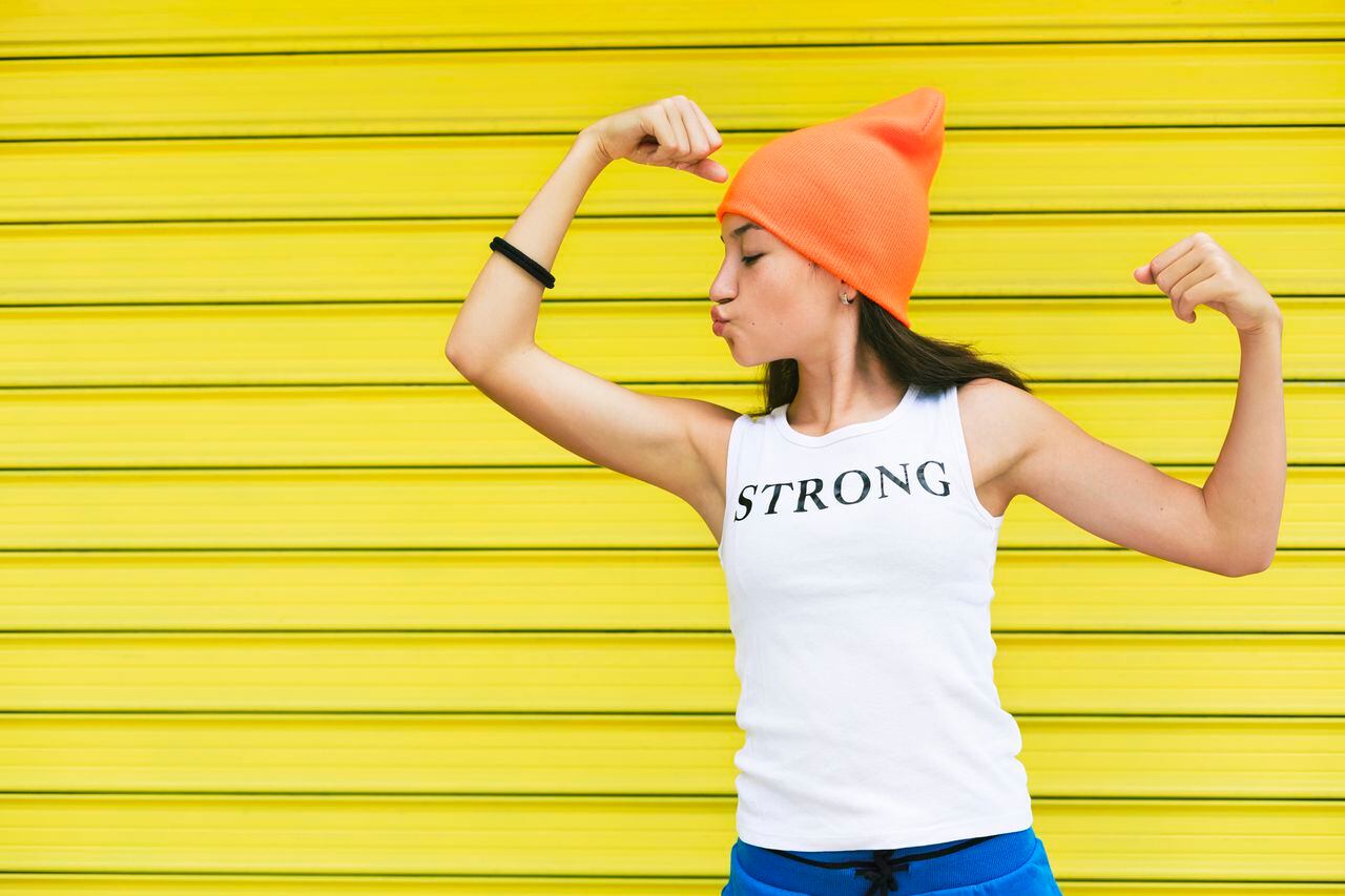 Explorando el poder de la motivación femenina, se presentan las 10 frases más inspiradoras para conectar con la guerrera interior de cada mujer, recordándoles su fuerza y capacidad única.