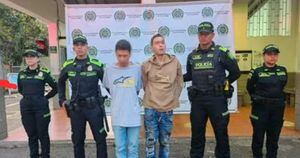 Dos individuos fueron capturados por la Policía de Medellín cuando llevaban a un conductor de una plataforma amordazado, al parecer para robarle el vehículo. Foto tomada de redes sociales