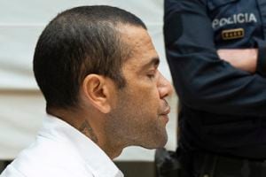 Dani Alves gesticula durante el juicio de este 5 de febrero