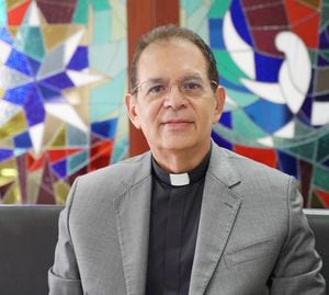 El padre William Correa es profesional en Teología de la Pontificia Universidad Javeriana de Bogotá y doctor en Teología Dogmática de la Universidad Lateranense de Roma, Italia.