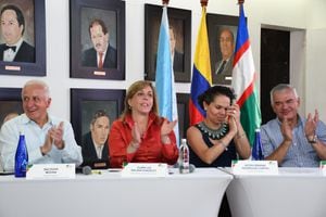 De izquierda a derecha el Dir. de los Juegos Baltazar Medina, la Gobernadora del Valle Clara Luz Roldán, la Mindeportes Astrid Medina y el Presidente del COC Ciro Solano, en reunió este 25 de agosto del 2023.