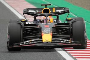 El piloto holandés de Red Bull Max Verstappen conduce su auto durante la primera práctica antes del Gran Premio de Fórmula Uno de Japón en el circuito de Suzuka, Suzuka, Japón central, el viernes 22 de septiembre de 2023. (Foto AP/Toru Hanai)