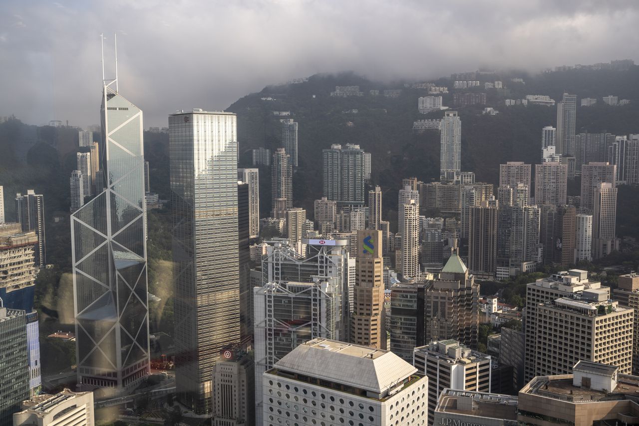 Una vista general que muestra el Distrito Central de Negocios en Central el 18 de mayo de 2023 en Hong Kong