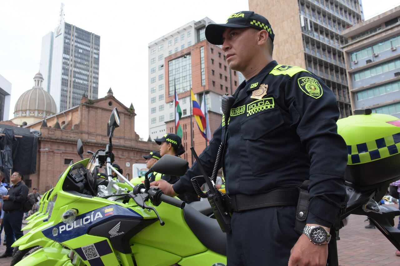 60 motocicletas y 1200 chalecos blindados para la policía Valle y para la metropolitana de Cali por parte de la gobernadora Clara Luz Roldán