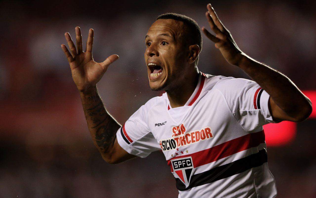 SAO PAULO, BRAZIL - MARCH 18:  Luis Fabiano of Sao Paulo reacts during a match between Sao Paulo and San Lorenzo as part of Group 2 of Copa Bridgestone Libertadores at Morumbi Stadium on March 18, 2015 in Sao Paulo, Brazil.  (Photo by Friedemann Vogel/Getty Images)