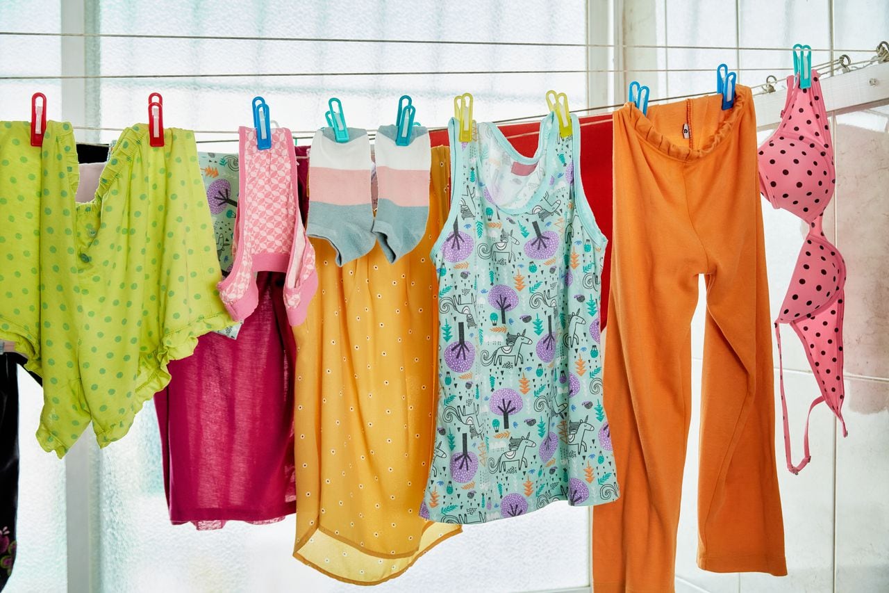 Existen ciertos consejos que ayudarán a prevenir el mal olor de la ropa cuando se seca al interior de una casa.