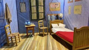 El dormitorio en Arlés es un cuadro de Vincent Van Gogh que representa el dormitorio del pintor durante su estancia en la ciudad francesa de Arlés, un motivo sobre el que pintó tres cuadros casi idénticos.