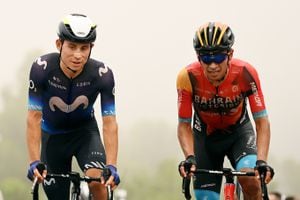 Einer Rubio y Santiago Buitrago arribando a meta tras la etapa 9.
