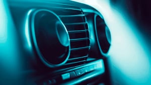 El mantenimiento del aire acondicionado es clave para tener un ambiente limpio al interior del carro.