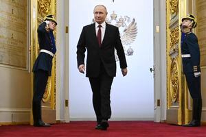 Vladimir Putin llega a su ceremonia de toma de posesión como presidente ruso en el Gran Palacio del Kremlin en Moscú, Rusia, el martes 7 de mayo de 2024. (Sergei Bobylev, Sputnik, Kremlin Pool Photo vía AP)