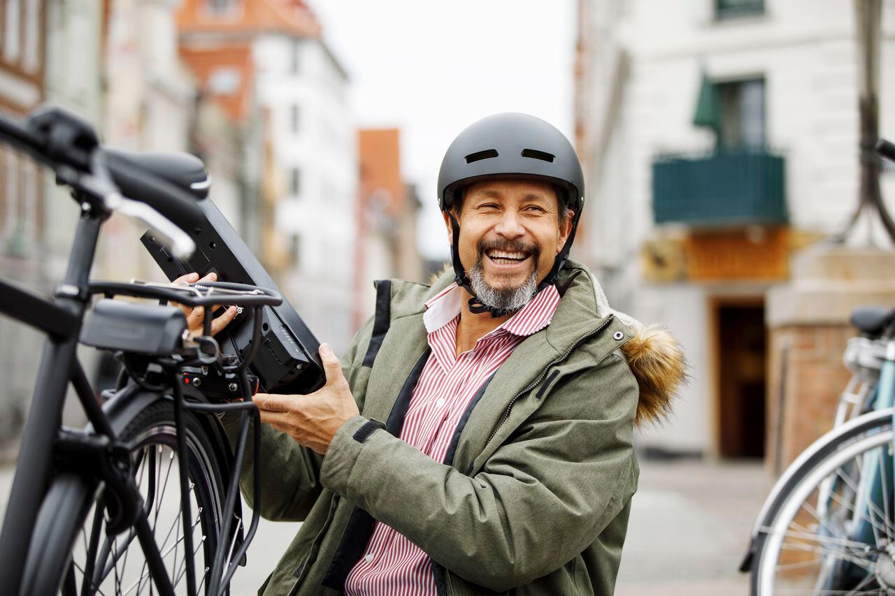 En medio del impulso hacia una movilidad más sostenible, los propietarios de bicicletas eléctricas en Colombia se preguntan qué requisitos deben cumplir.