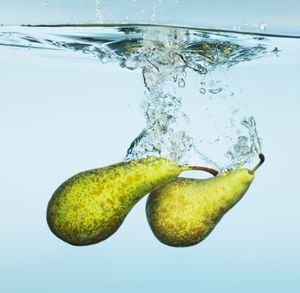 Obtenga información sobre cómo el consumo de agua de pera puede ayudarte a disminuir el colesterol y mantener niveles saludables de azúcar en la sangre.
