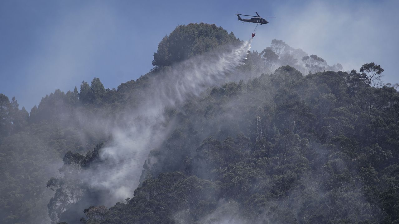 El apoyo aéreo de los helicópteros es usado más que todo en incendios forestales.