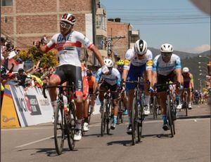 Juan Sebastián Molano fue más rápido en la segunda etapa del Tour Colombia.