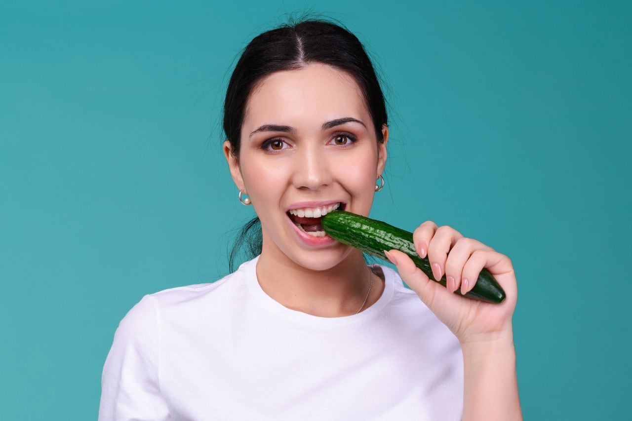 El pepino, a pesar de ser un alimento comúnmente consumido, puede no ser compatible con ciertos grupos de personas debido a diversas razones de salud.