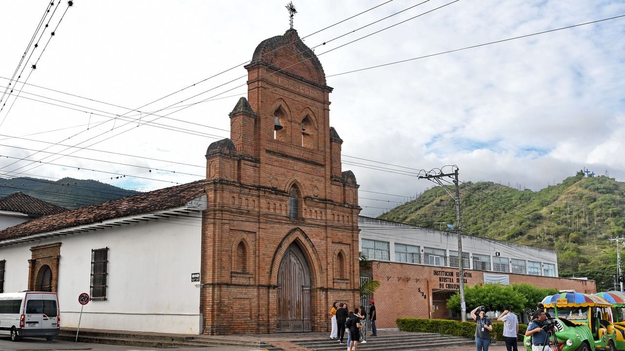 Roldanillo es un municipio colombiano ubicado en el departamento de Valle del Cauca. Fundado el 20 de enero de 1576, por Francisco Redondo Ponce de León, ...
‎Historia · ‎Arquitectura · ‎Turismo