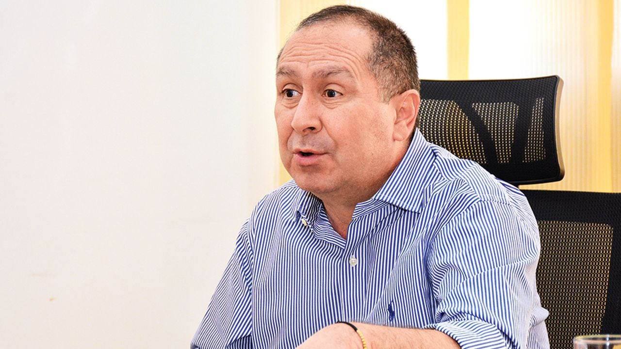     El alcalde de Tuluá, Gustavo Vélez, aseguró que no tiene protección suficiente ante un atentado con fusil. Los concejales tampoco tienen esquemas de seguridad. 