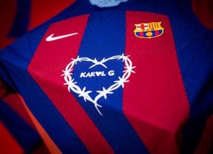 Así luce la nueva camiseta del Barcelona con el logo en honor a la artista Karol G.