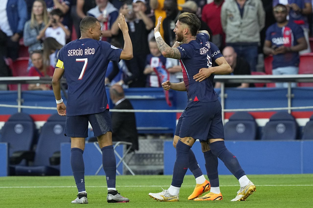 Sergio Ramos marcó el primer gol del PSG en el duelo frente al Clermont, por la última fecha de la Ligue 1 de Francia.