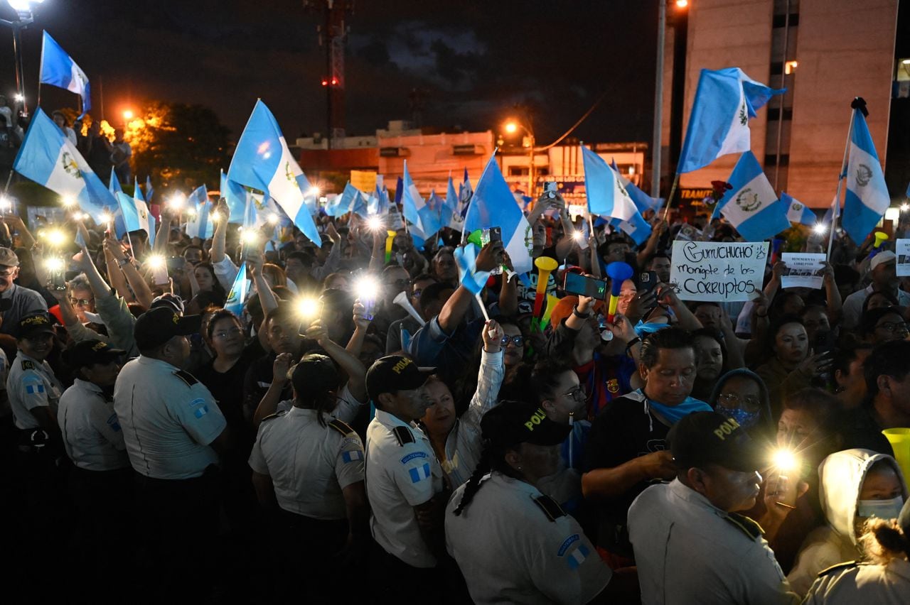 Este lunes se presentó en la sede de la Corte Suprema un pedido de destitución de la fiscal general Consuelo Porras, a quien acusa de orquestar un "golpe de Estado" para impedirle asumir el poder en enero.