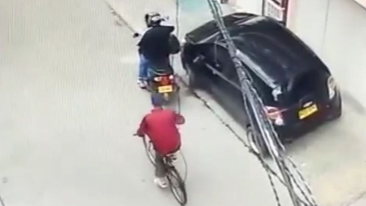 Sicario en bicicleta asesinó a motociclista en Bogotá