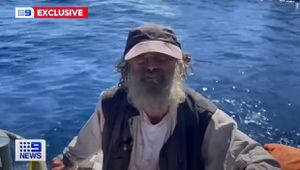 Según reveló el marinero de origen australiano, sobrevivió tomando agua lluvia y comiendo pescado crudo.
