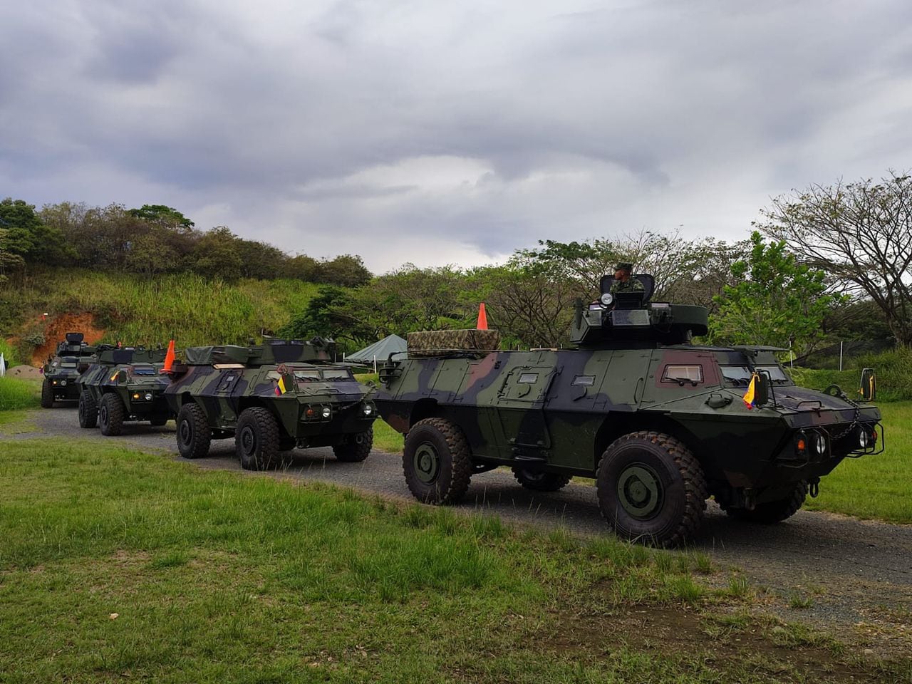 Vehículos blindados de transporte militar que serán ubicados en la parte alta de jamundí para combatir a las disidencias de las FARC