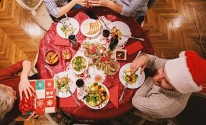 La cena de Navidad es tradicional en diciembre.