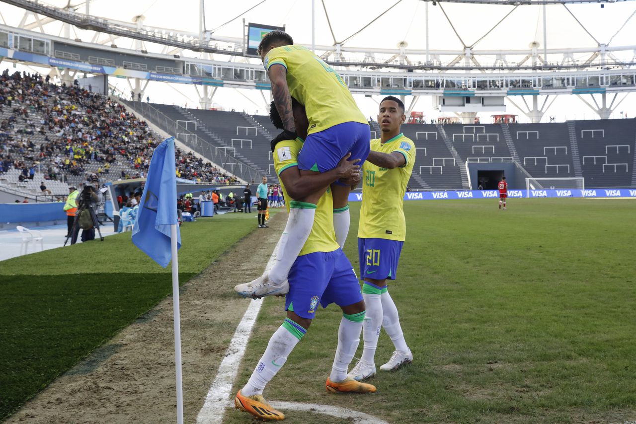 Brazil's Andrey Santos carries teammate Marcos Leonardo after he scored his side's 2nd goal against Tunisia during a FIFA U-20 World Cup round of 16 soccer match at La Plata Stadium in La Plata, Argentina, Wednesday, May 31, 2023. (AP Photo/Ivan Fernandez)