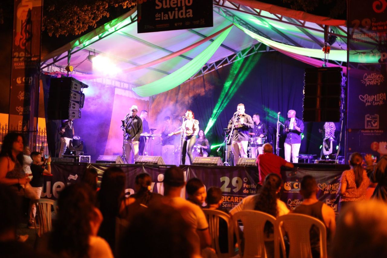 Artistas y grupos musicales nacionales y locales pusieron a disfrutar a los asistentes.