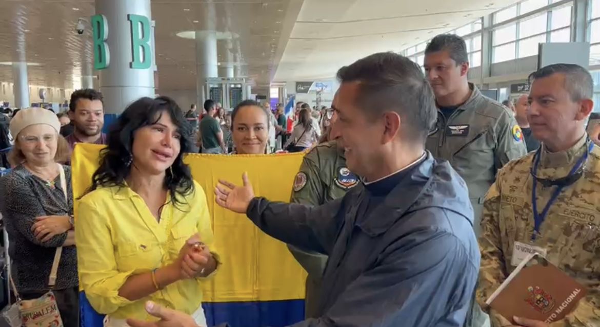 Padre Chucho con la embajadora de Colombia en Israel