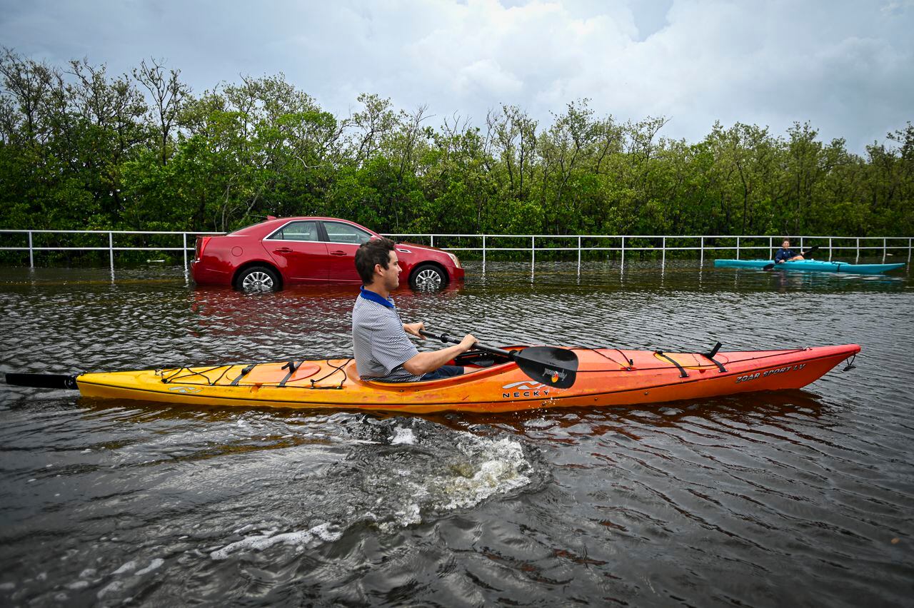Idalia avanzó hacia la costa noroeste de Florida como un poderoso huracán de categoría 3