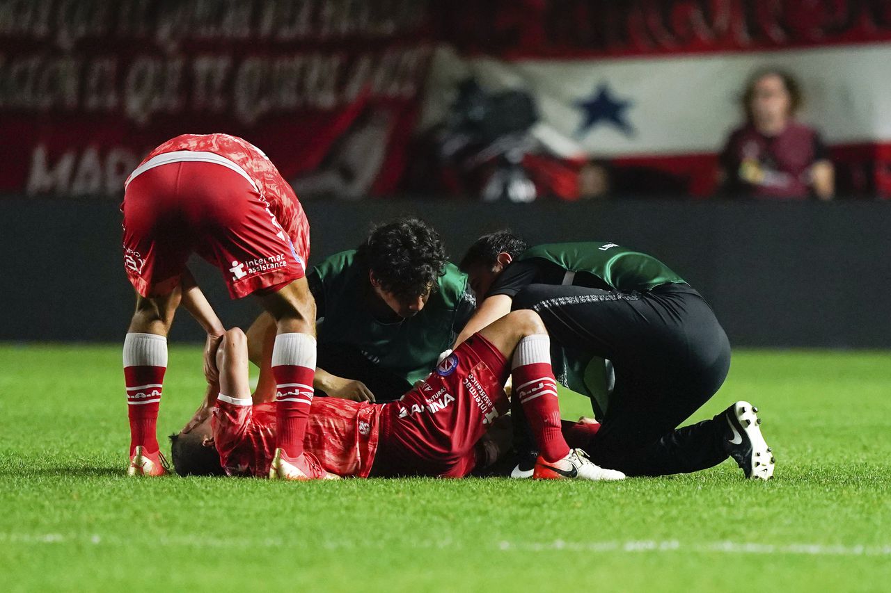 Luciano Sánchez se lamenta por la desafortunada lesión que le provocó lágrimas.