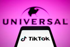 La batalla entre TikTok y Universal Music Group ha alcanzado un punto crítico, ya que ambas empresas chocan por el control de los derechos de autor y la implementación de la inteligencia artificial.