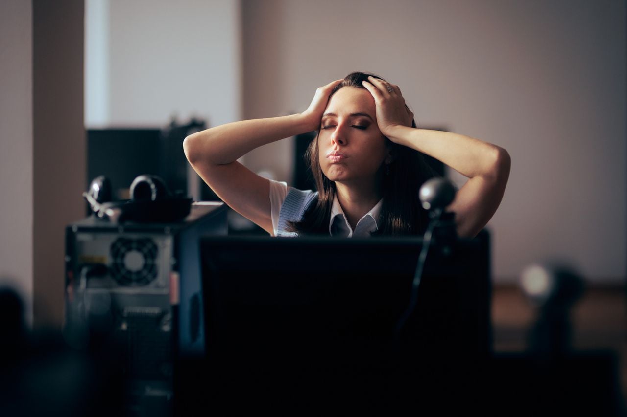 Las mujeres entre 30 y 50 años son más propensas que los hombres a pedir ayuda médica ante estrés laboral.