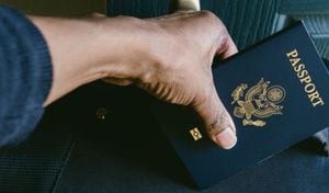Para viajar a algunos países, el pasaporte debe tener como mínimo seis meses antes de expiración