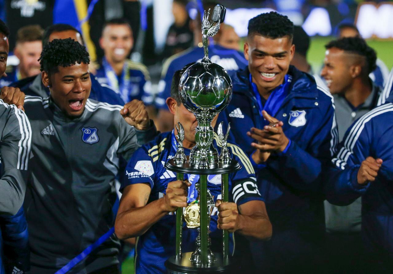 BOGOTA, COLOMBIA - JANUARY 24: David Silva of Millonarios celebrates with the trophy after winning the Superliga Betplay final match against Junior at El Campin stadium on January 24, 2024 in Bogota, Colombia. (Photo by John Vizcaino/VIEWpress)