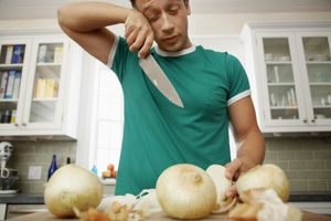 Cortar cebolla sin llorar puede ser una habilidad invaluable para cualquier cocinero, tanto aficionado como profesional.