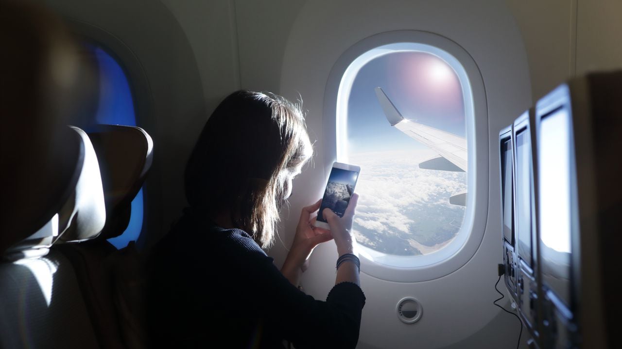 Los orificios en las ventanillas de los aviones son de suma importancia para garantizar la seguridad de los pasajeros.