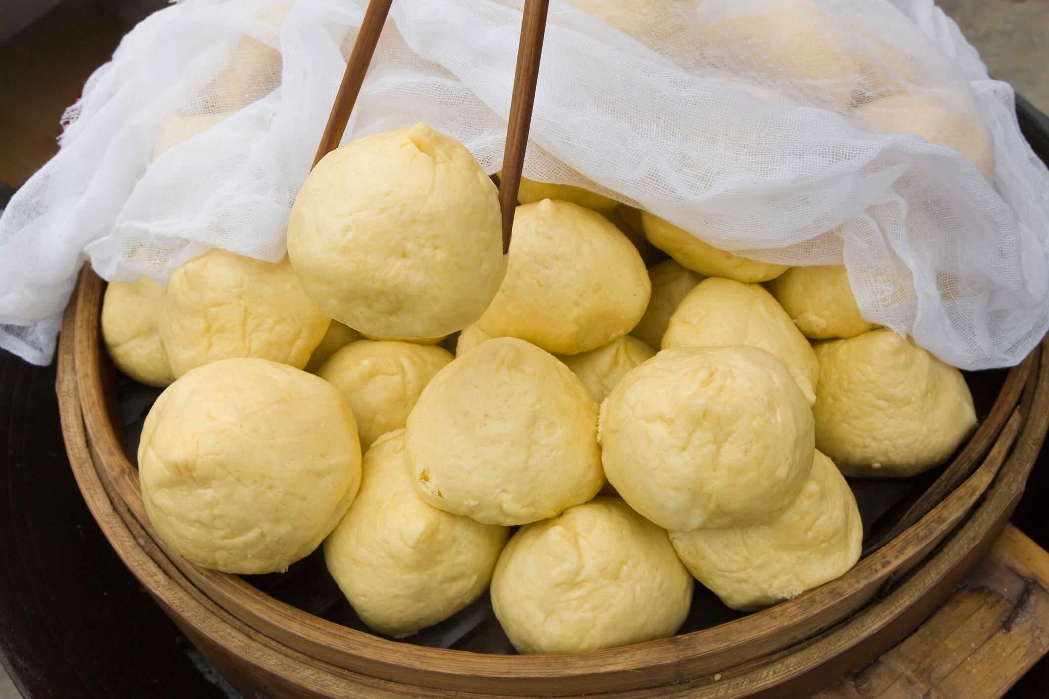 Explore el mundo de los sabores asiáticos desde la comodidad de su hogar con nuestra receta detallada para preparar bao al vapor.