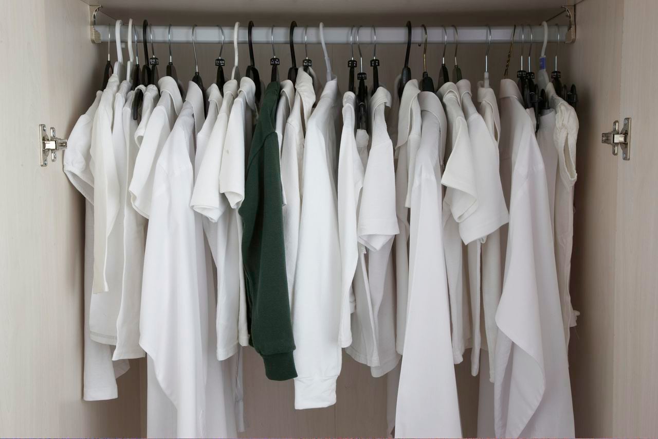 ¿Cómo eliminar las manchas amarillas de la ropa blanca?